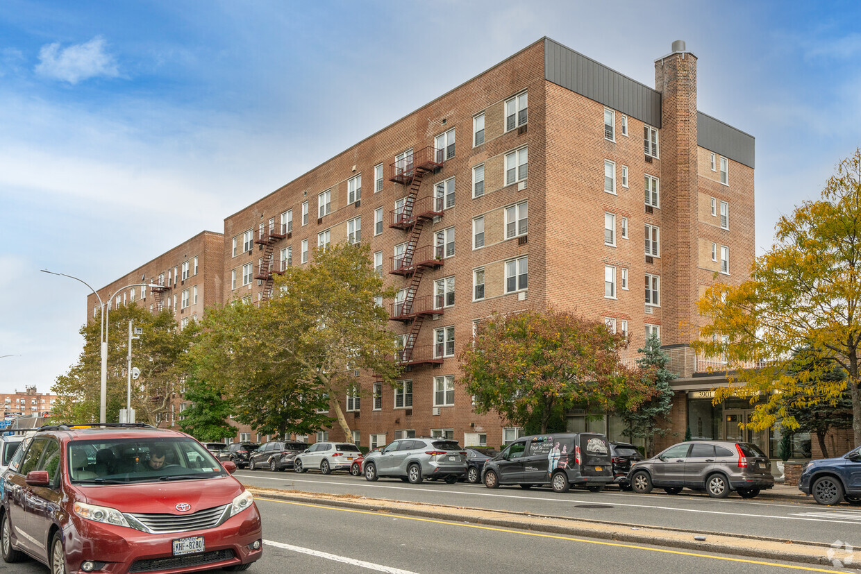 Foto principal - 3901 Nostrand Ave