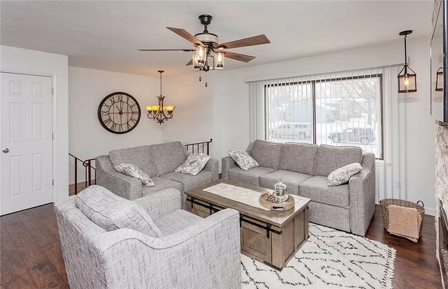 Foto del edificio - LOWER BEAVER!! 4 Bed, 2 Bath Home in Des Moines