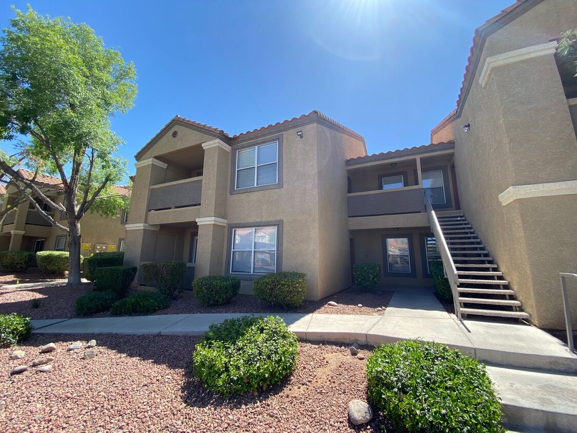 Foto principal - 2300 E Silverado Ranch Blvd