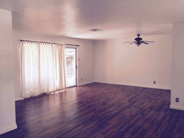 Foto del edificio - 17048 Wyandotte St