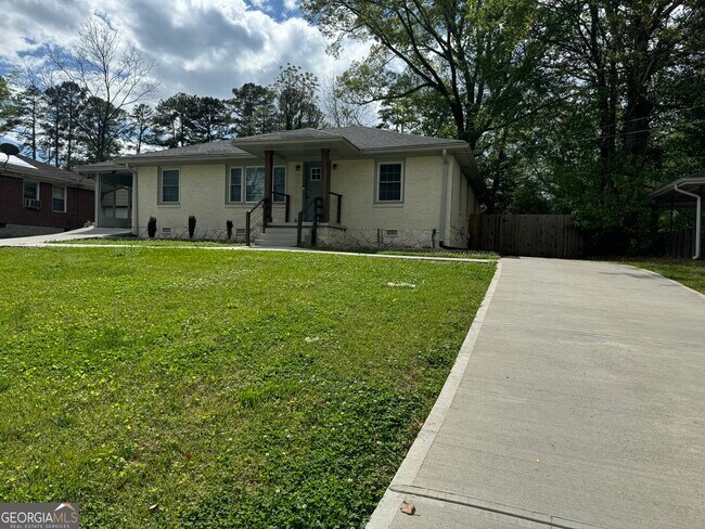 Building Photo - 2125 Seavey Dr