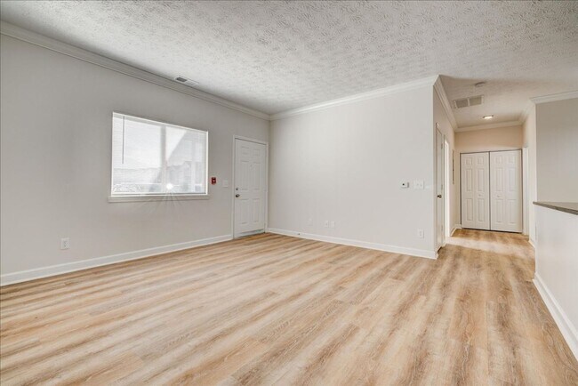 Foto del edificio - Evansville, IN**** Crown Moulding**** 2 Be...