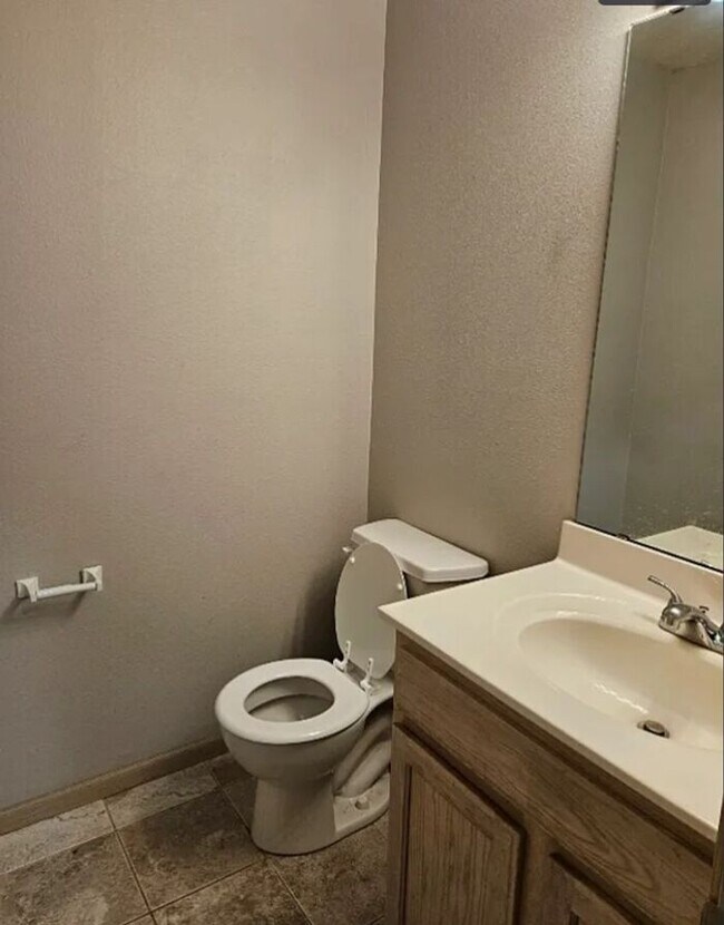 Building Photo - Great Location!!!!