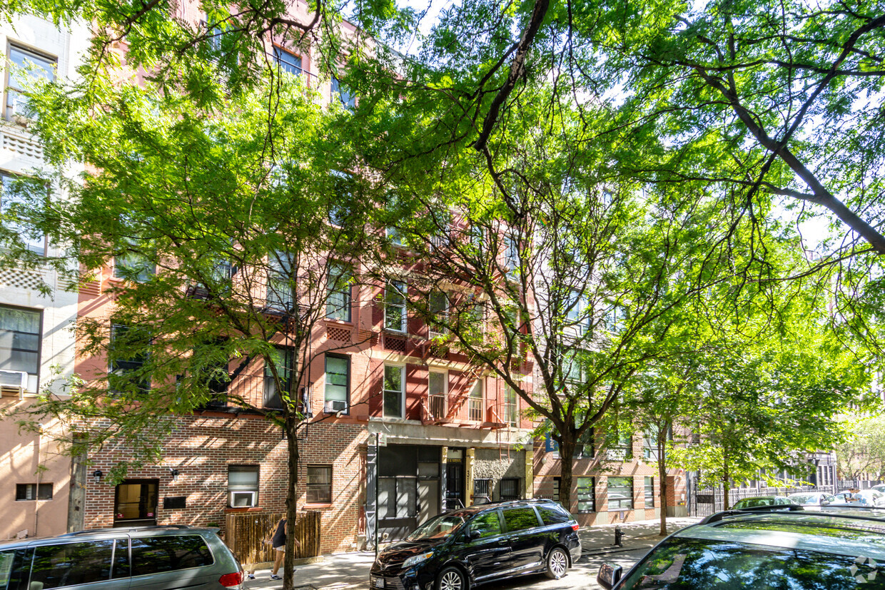Primary Photo - 311 E 105th St