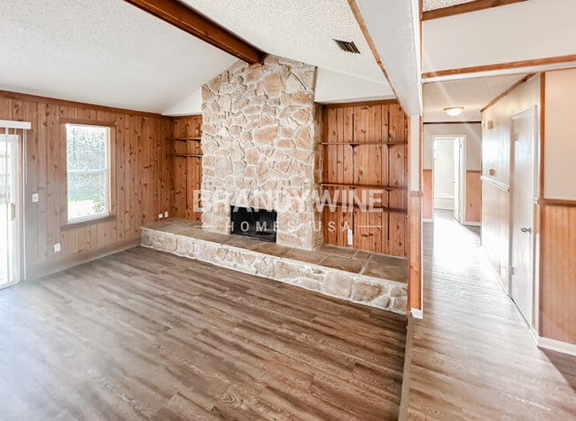 Building Photo - 10498 Arrowhead Dr
