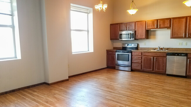 Open floor plan with lots of light - 230 S Phillips Ave