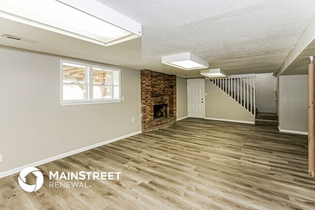 Building Photo - 2609 S 16th Terrace