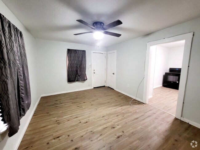 Building Photo - 2702 Avenue Q