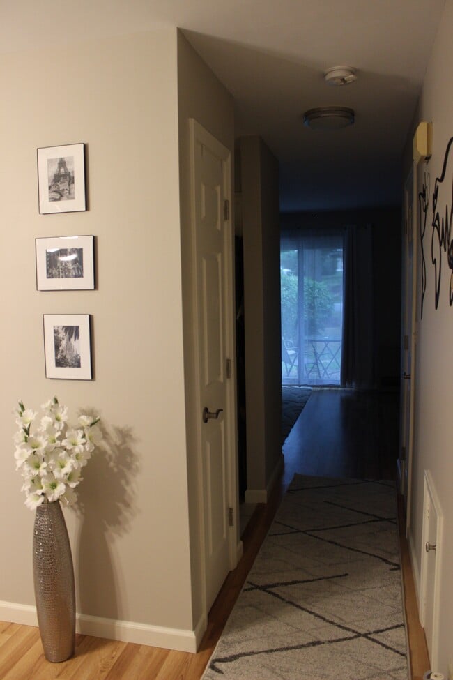 Building Photo - 98 Glenridge