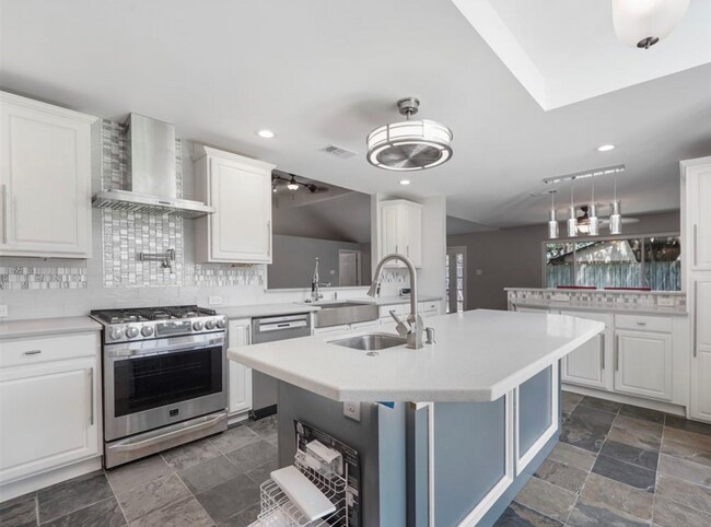 Foto del edificio - 2622 Gilliom Dr