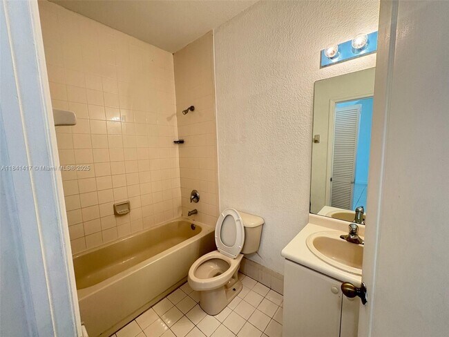 Foto del edificio - 2460 SE 16th Terrace