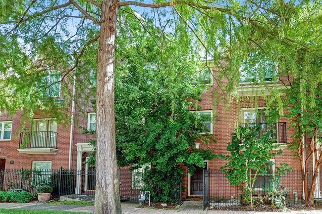 Building Photo - 1626 Sutton St