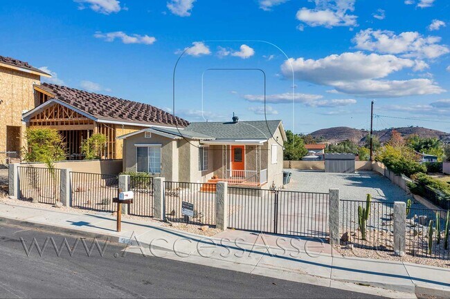 Building Photo - Beautiful 2 Bed/2 Bath single-family Home ...