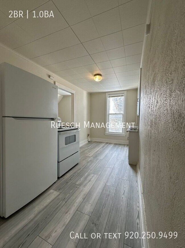Building Photo - Newly Renovated, Spacious 2 Bedroom, 1 Bat...