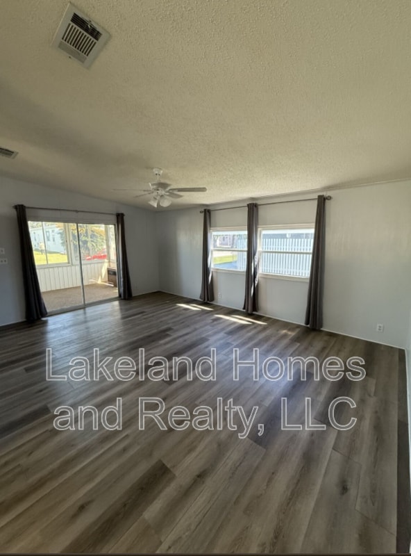 Building Photo - 1811 Sherwood Hill Dr