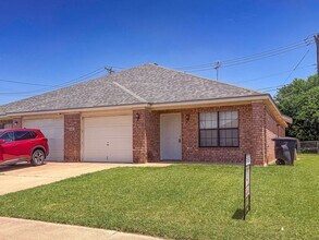Building Photo - 3802 Hitchrock Dr