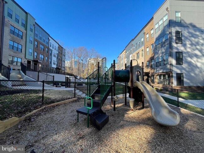 Foto del edificio - 4161 Red Mulberry Dr