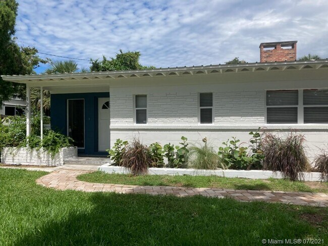 Building Photo - 125 Menendez Rd