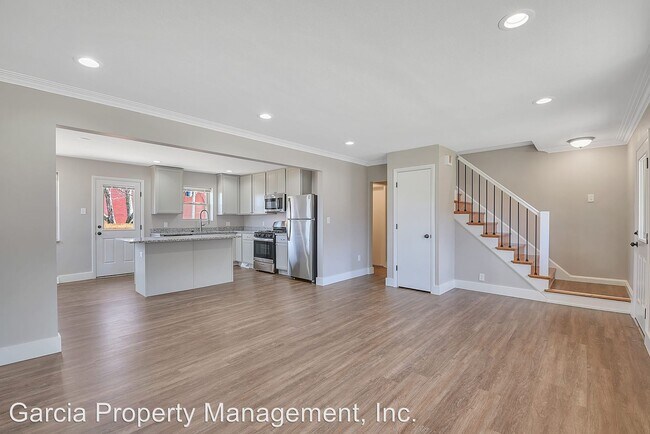 Foto del edificio - 3 br, 2 bath House - 3320 Lawn Avenue