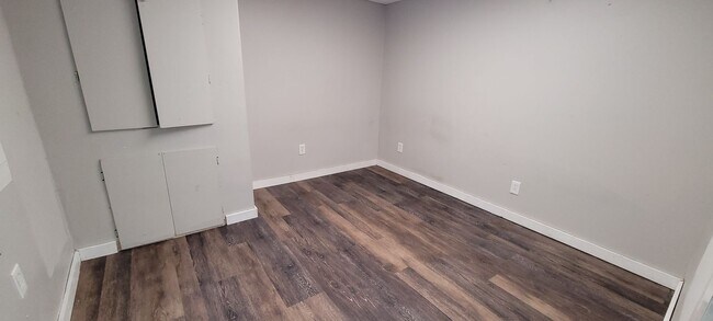 Foto del edificio - 2403 Calihan Ave NE