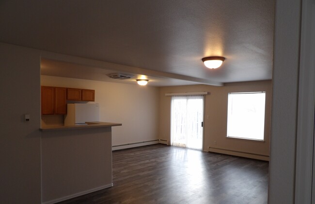 Building Photo - 3137 Perkins Dr