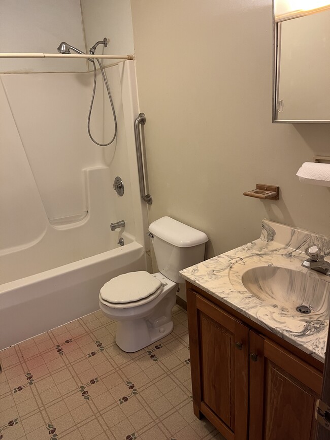 upstairs bathroom - 406 W 3rd St