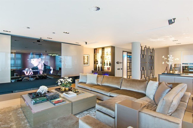 Foto del edificio - 1310 E Ocean Blvd