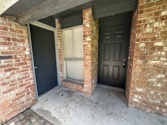 Foto del edificio - For Lease | 3 Bed, 2 Bath | 1,260 Sq Ft | ...