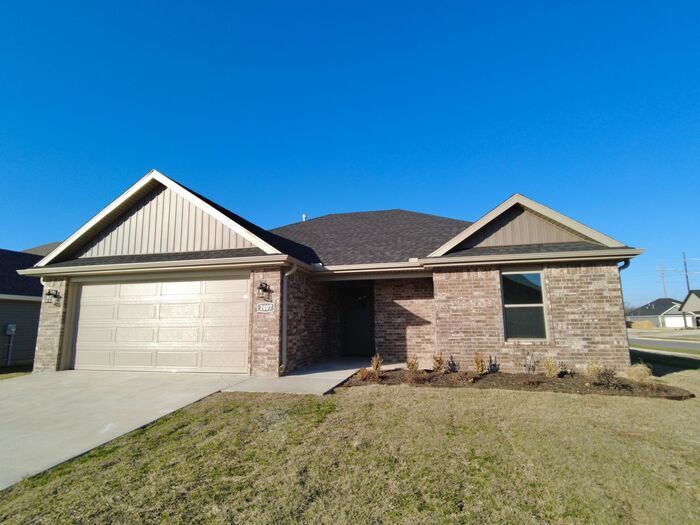 Primary Photo - Siloam Springs- Single-Family Home- Beauti...