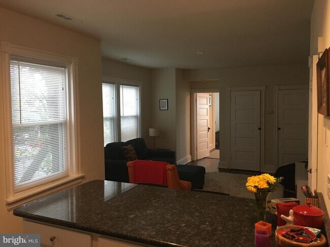 Foto del edificio - 1300 N Clayton St