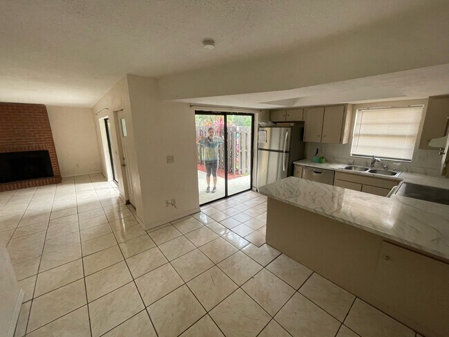 Building Photo - 60 Springwood Square