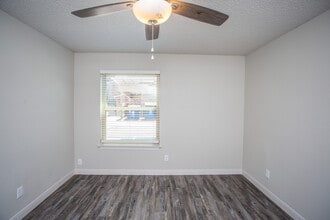 Building Photo - Saddlewood Apartments