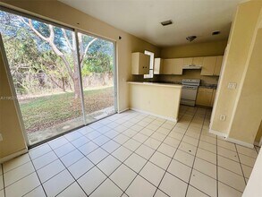 Building Photo - 1601 SE 24th Ct