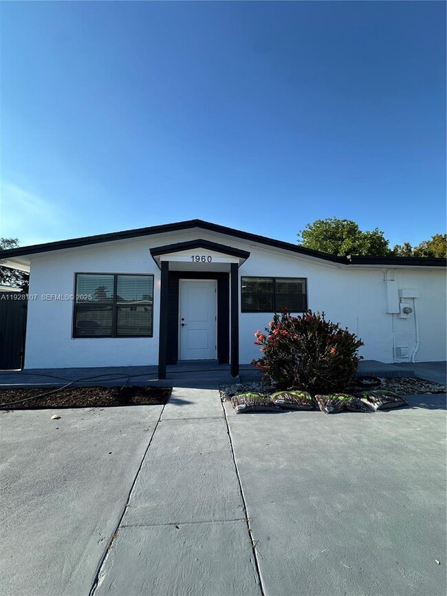 Building Photo - 1960 SW 68th Way