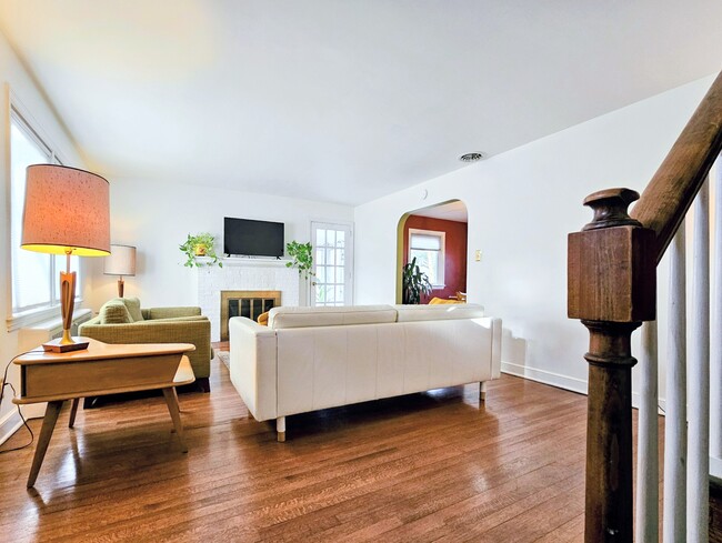 Building Photo - 947 Janet Ave