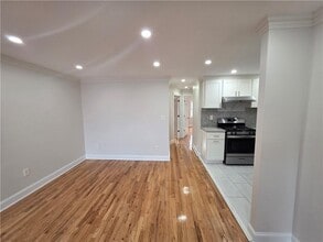 Building Photo - 736 E 83rd St