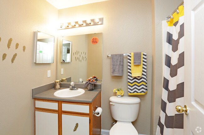 2HAB, 2BA - 1,000 ft² - Baño - Cambury Hills