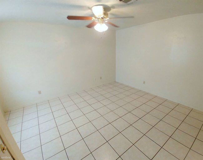 Building Photo - 2 br, 1 bath Duplex - 709 San Saba Dr