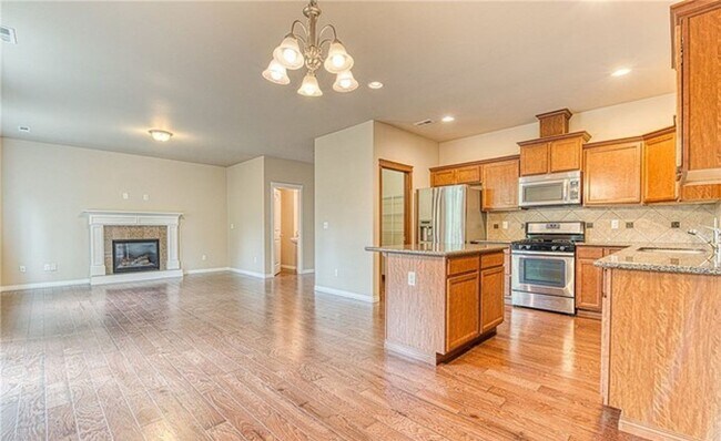 Foto del edificio - Meticulously maintained fully air conditioned 3 bedroom and 3 bath house in Serrano Community!