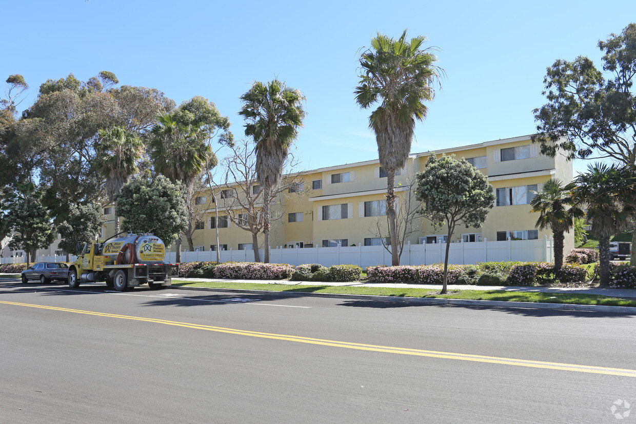 Primary Photo - Seaview Apartments