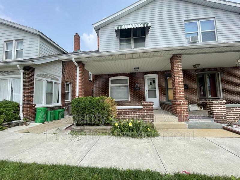 Primary Photo - 915 S 10th St