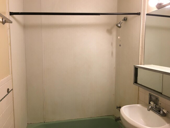 Foto del edificio - 112 Blossom Rd