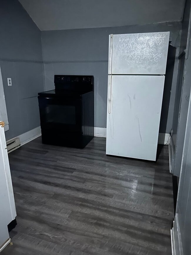 Building Photo - 611 W Marion St