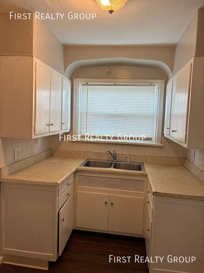 Foto del edificio - 207 Ashwood Ave