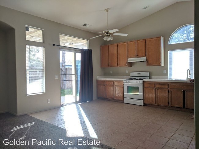 Building Photo - 4 br, 2 bath House - 2132 Krystal Place