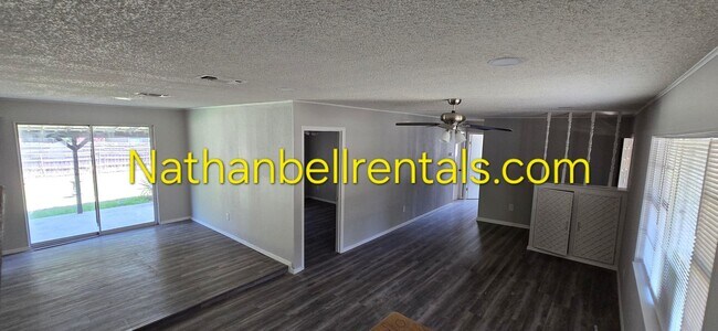 Building Photo - 330 Cornell Dr
