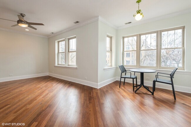 Foto del edificio - 2129 N Kedzie Blvd