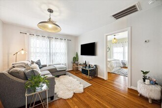 Building Photo - 2511 White Oak Dr