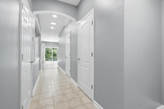 Foto del edificio - Beautiful TownHome