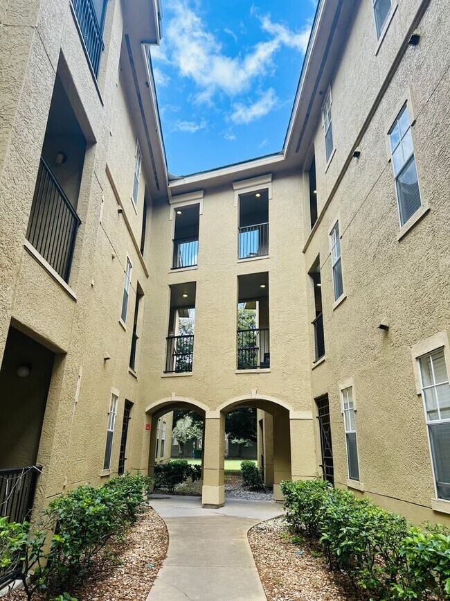 Foto del edificio - Gorgeous and Modern One Bedroom One Bathro...